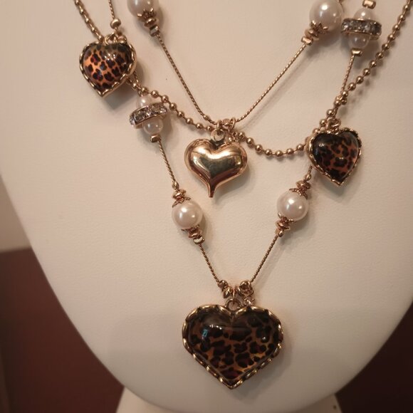 Betsy Johnson Pink Leopard multi strand necklace with faux pearls & charms. - Picture 2 of 3